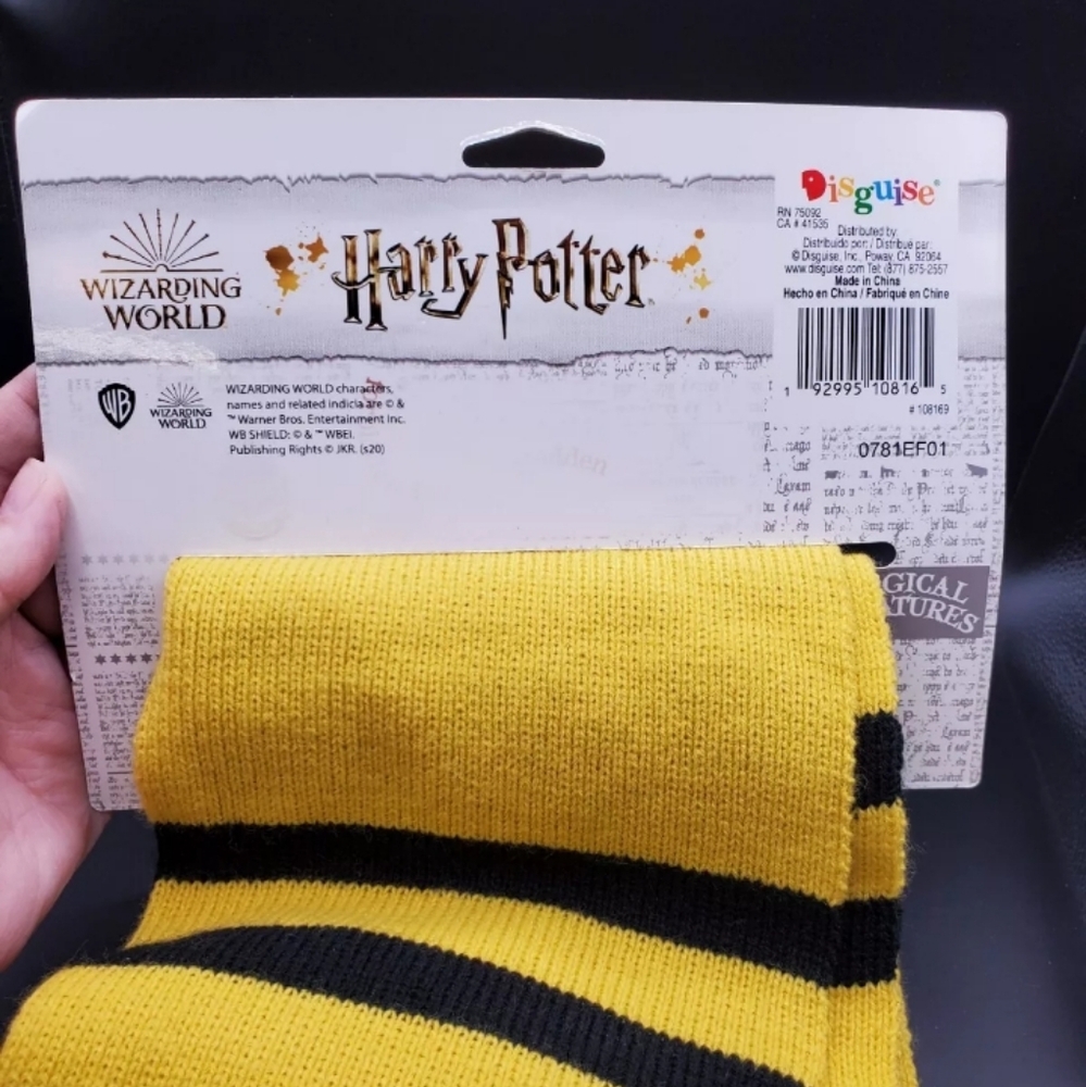 Harry Potter Hufflepuff Scarf- New - Picture 2 of 4